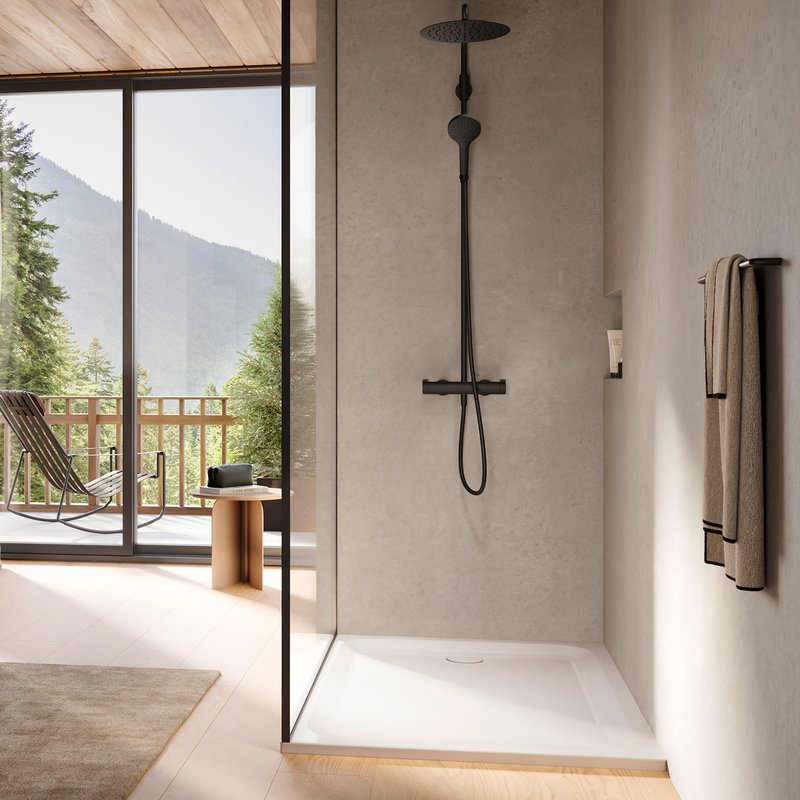 Schmidlin Duschwanne in moderner Dusche mit Wandarmatur