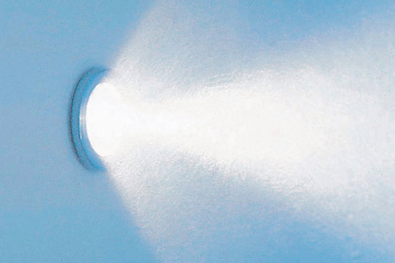 Unterwasserscheinwerfer von Schmidlin für Whirlsysteme mit hellem, gleichmässigem Lichtaustritt.