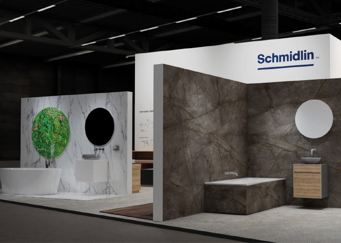 Messestand von Wilhelm Schmidlin mit modernen Badlösungen, Waschbecken und Duschbereich in Steinoptik